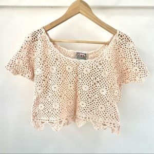 Sweet 90s Y2K cream crochet crop top lacey doilies floral